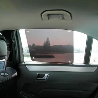 ZAŠTITA OD SUNCA SA ATERMALNIM ZATAMNJUJUĆIM EFEKTOM 43x34CM SA KAČENJEM NA VAKUM 