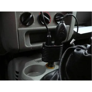 PUNJAČ ZA KOLA SA 2 ULAZA ZA UPALJAČ 