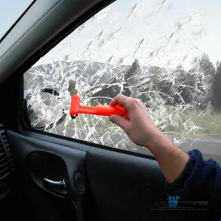 ČEKIĆ ZA RAZBIJANJE SIGURNOSNOG STAKLA SA NOSAČEM I NOŽEM SA SEČENJE SIGURNOSNOG POJASA 