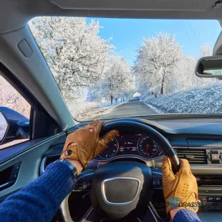 KOŽNE RUKAVICE ZA VOŽNJU SVETLO BRAON SA RUPICAMA veličina M 