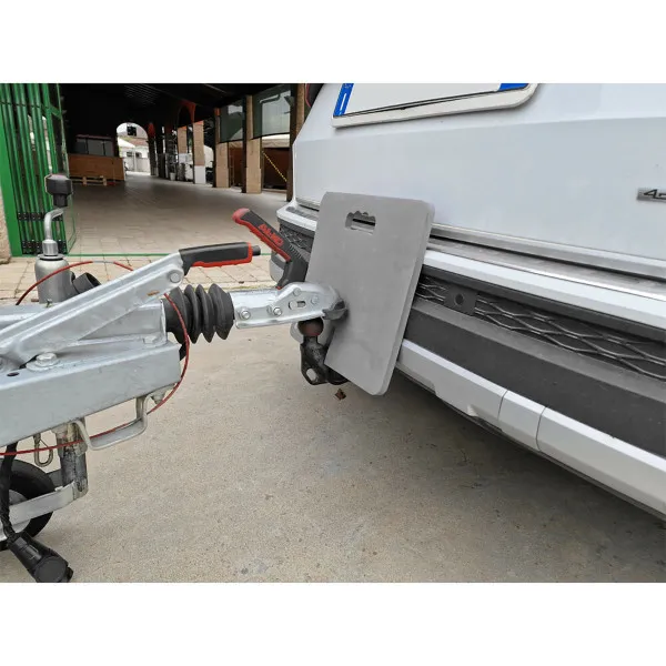 2u1 ZAŠTITA ZA BRANIK I PODLOGA ZA KLEČENJE 