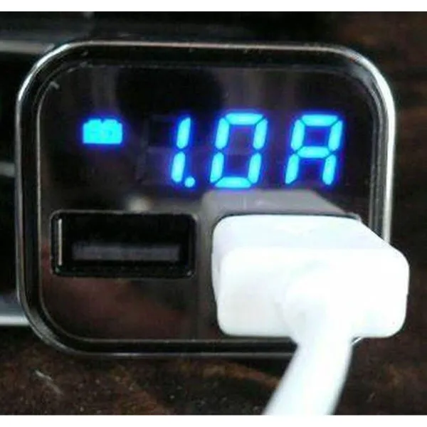 PUNJAC ZA VOZILO SA 2 USB ULAZA 4.2A I DISPLEJOM ZA KONTROLU NAPONA AKUMULATORA 