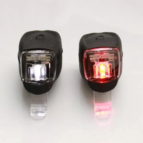 SET SILIKONSKIH SVETALA ZA BICIKL – PREDNJE I ZADNJE CRNO 