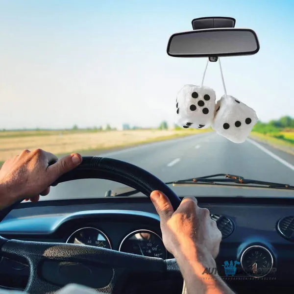 PRIVEZAK KOCKICE BELO-CRNE 