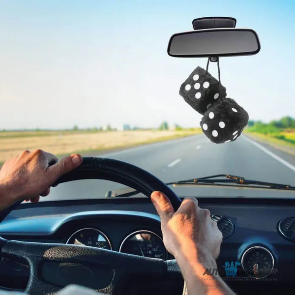 PRIVEZAK KOCKICE CRNO BELE 