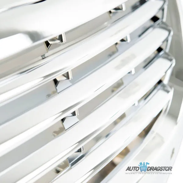 VW PASSAT B6 (3C) 2005-2010 MASKA BEZ ZNAKA KOMPLETNO HROMIRANA SA PARKING SENZORIMA 